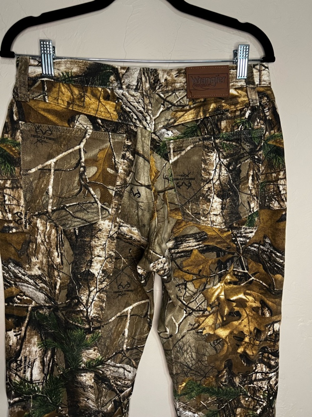 Wrangler ProGear Woman’s Camoflauge Realtree Straight Jeans - Picture 8 of 10